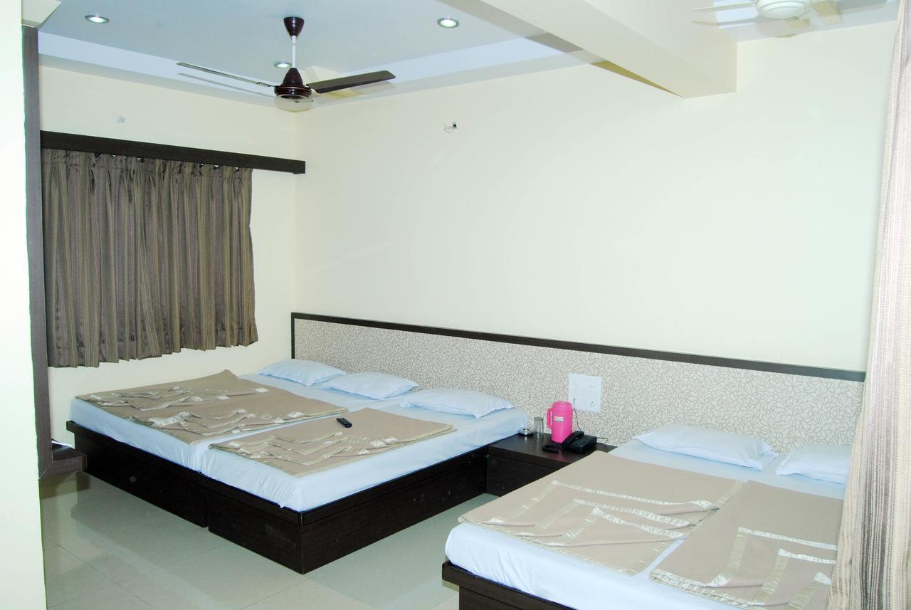 Hotel Sai Niwas Shirdi Zimmer foto
